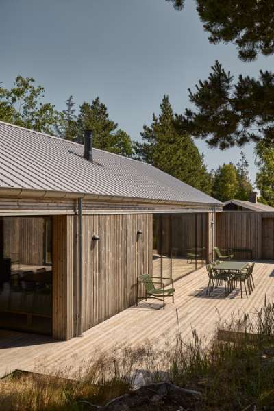 Rib Sheets on the roof set the stage for summer cottage coziness, Torndrupskovvej 3, 9370 Hals, Denmark